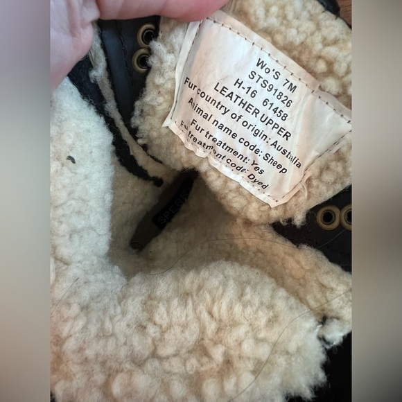 Sperry Top-Sider Black Boots with Cream Fur Lining - Picture 13 of 14